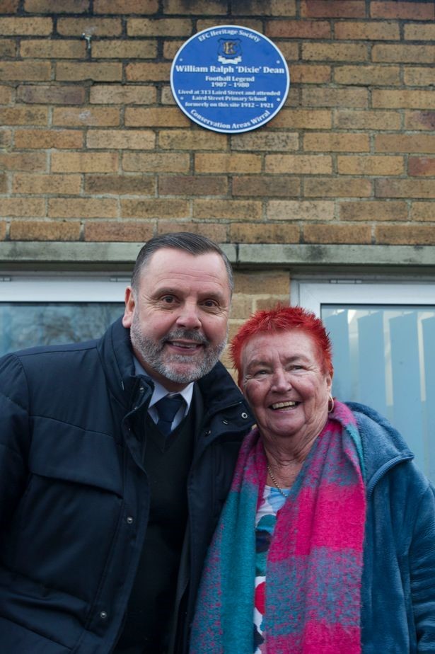Blue plaque unveiled at Dixie Dean’s primary school in Birkenhead